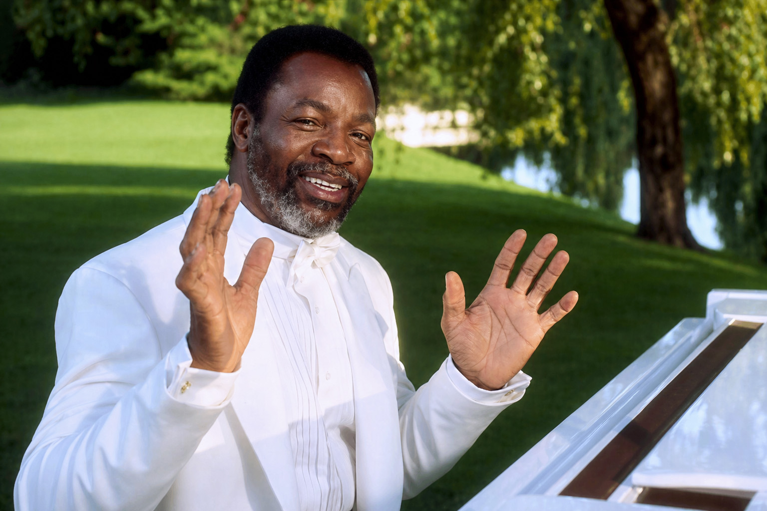 Still from the movie Happy Gilmore in which Chubbs Peterson appears in Happy Gilmore's "Happy Place."